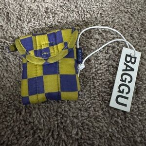 NWT Baggu - Puffy Earbuds Case - Pear Navy Check